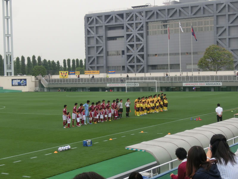 アカデミー卒業生関連2015/05/09 大学サッカー 早稲田大学vs慶應義塾大学を観戦。気迫のこもった戦いぶりを見られました。